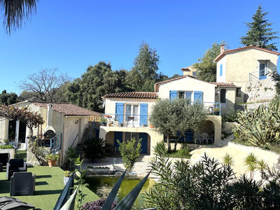 Maison - 285 m² - 15 pièces