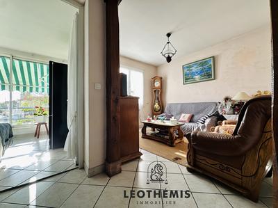 Maison traditionnelle - 185 m² - 9 pièces