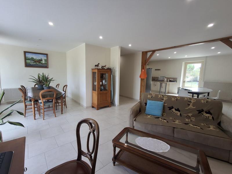 Maison traditionnelle - 241 m² - 7 pièces