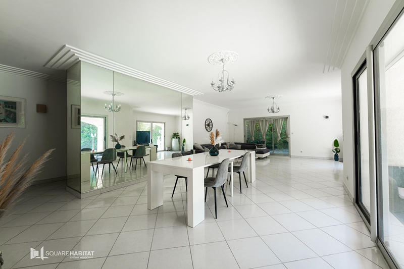 Maison - 223 m² - 5 pièces