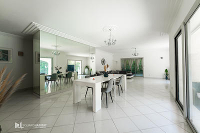 Maison - 223 m² - 5 pièces