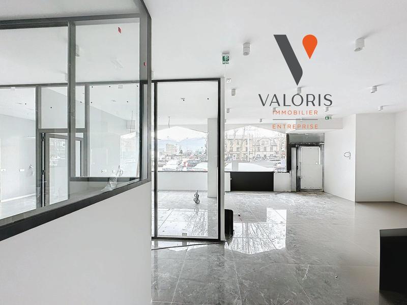 Local commercial - 270 m² - 15 pièces