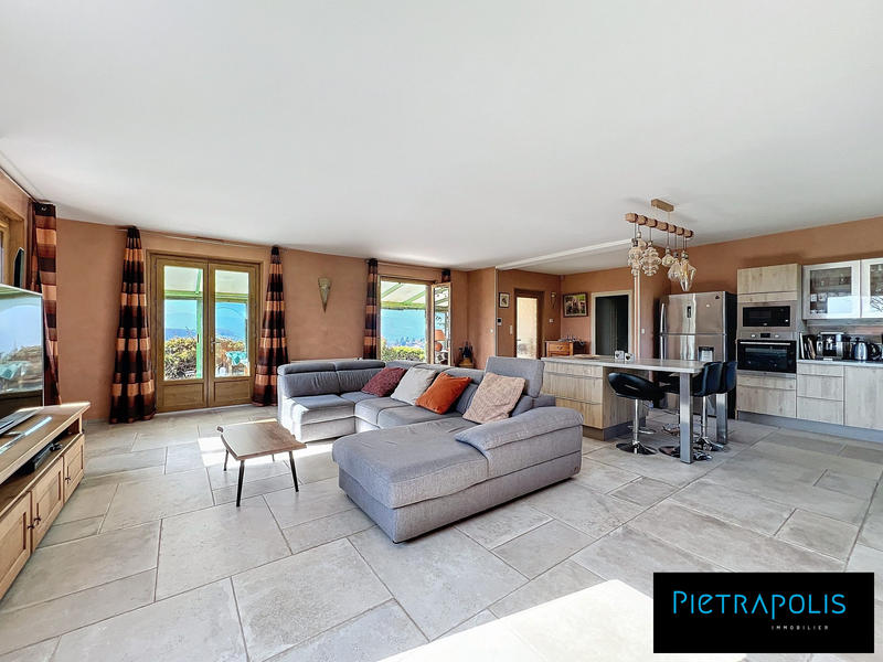 Maison - 198 m² - 6 pièces