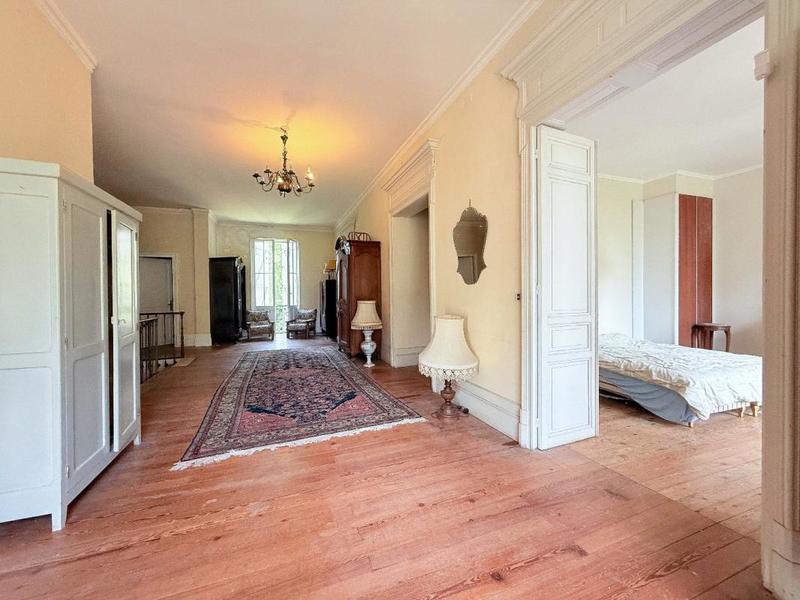 Château - 840 m² - 15 pièces