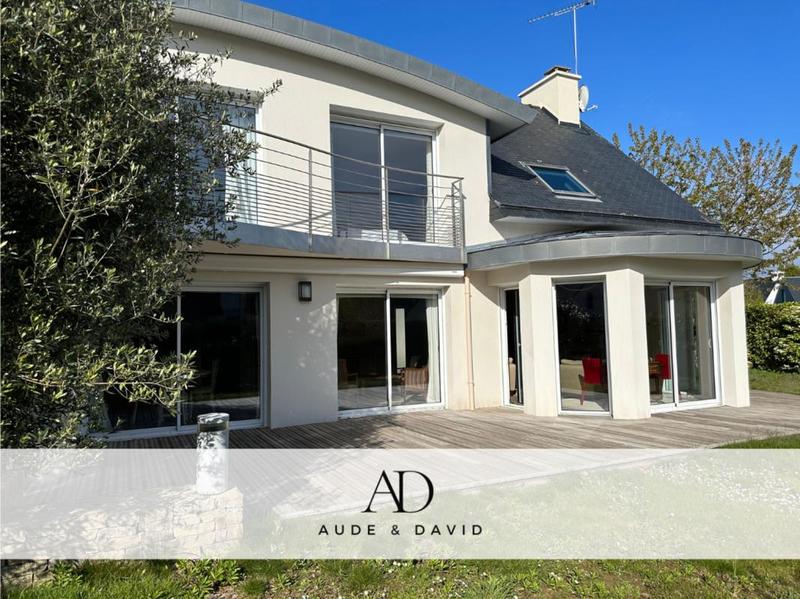 Maison - 220 m² - 8 pièces