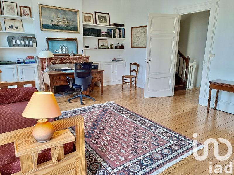 Maison - 280 m² - 8 pièces