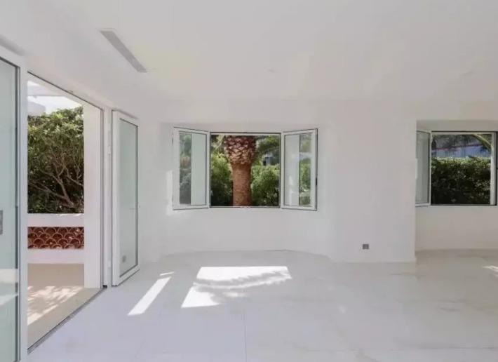 Villa - 260 m² - 10 pièces