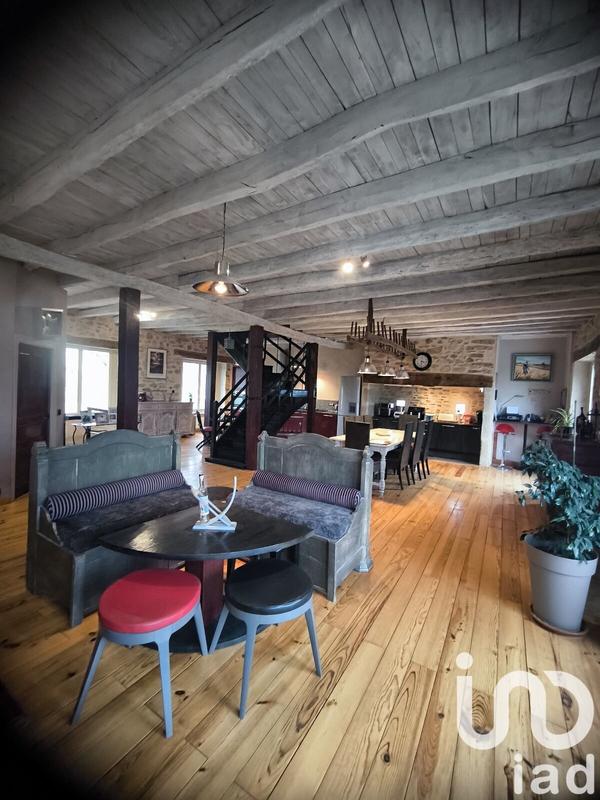 Maison - 230 m² - 8 pièces