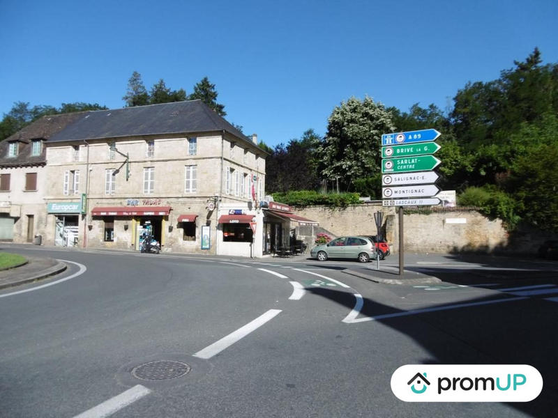 Maison - 370 m² - 12 pièces