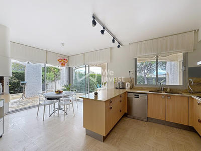 Maison - 230 m² - 5 pièces