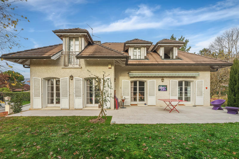 Maison - 265 m² - 7 pièces