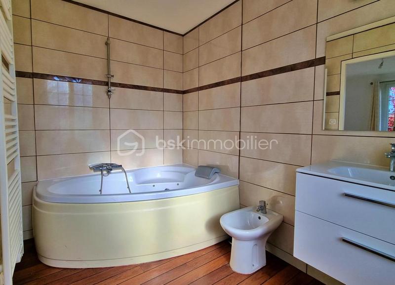 Demeure - 258 m² - 8 pièces