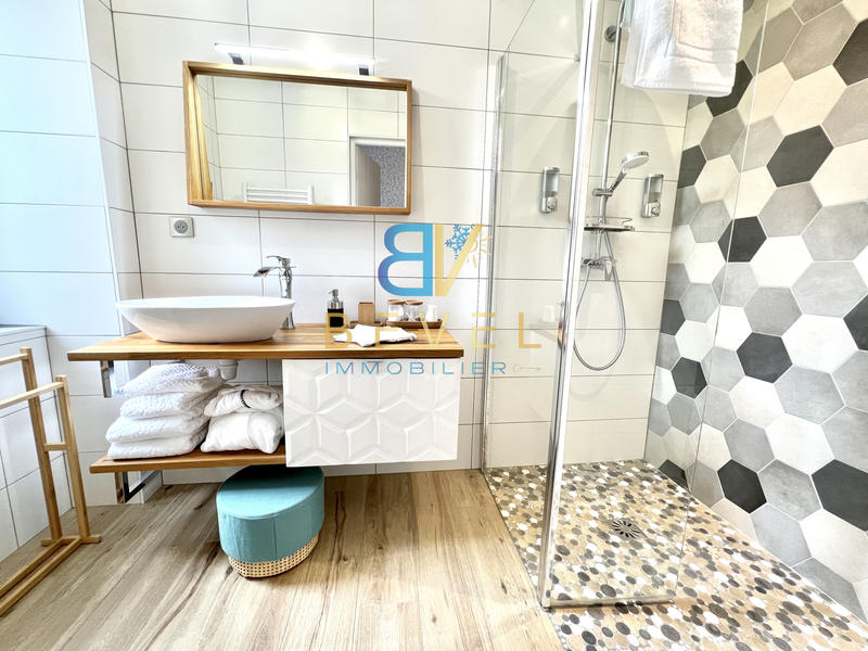 Propriété - 446 m² - 12 pièces