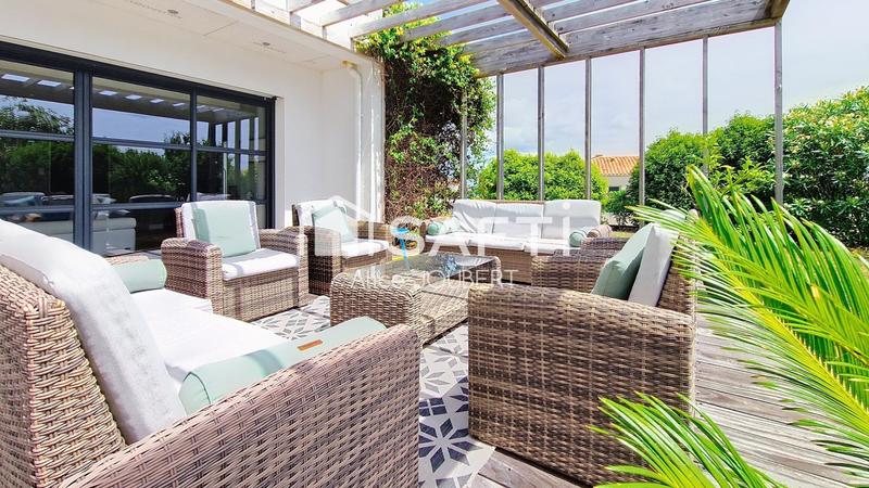 Maison - 210 m² - 8 pièces