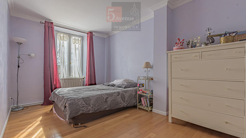 Maison - 236 m² - 7 pièces