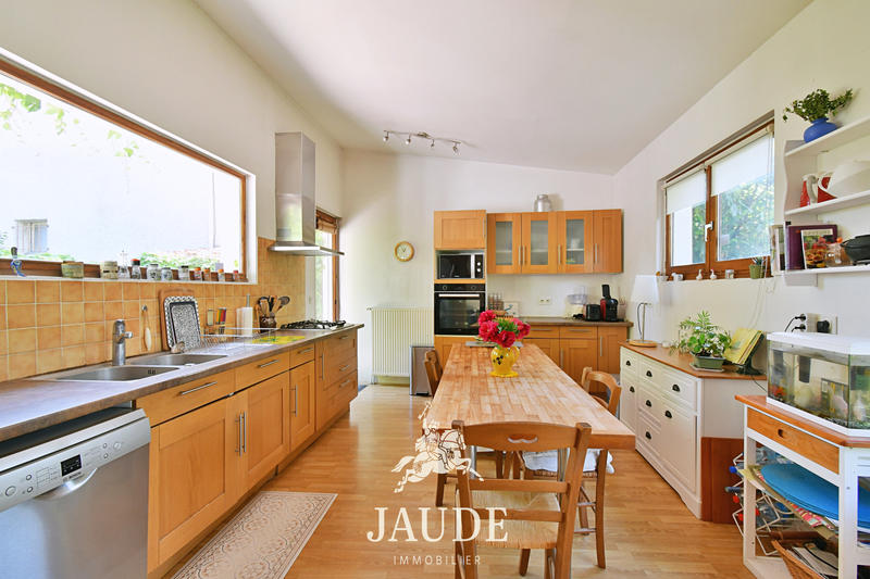 Maison - 140 m² - 5 pièces