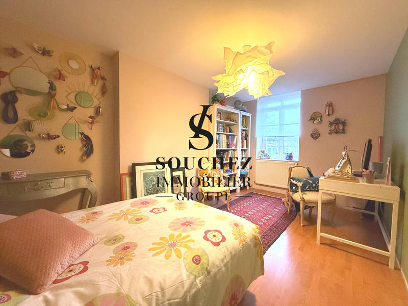 Maison - 250 m² - 8 pièces