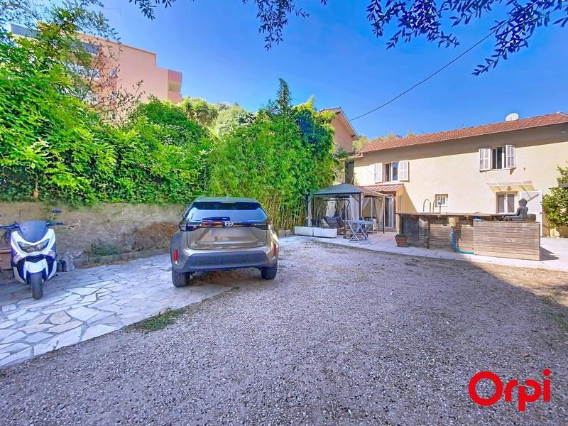 Maison de ville - 139 m² - 5 pièces