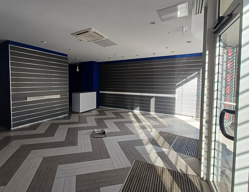 Local commercial - 69 m² - 3 pièces