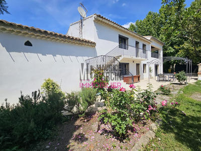 Maison - 232 m² - 8 pièces
