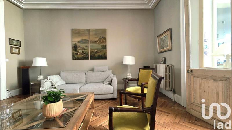 Maison - 255 m² - 10 pièces