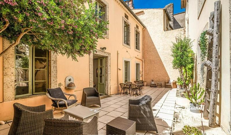 Maison - 270 m² - 10 pièces