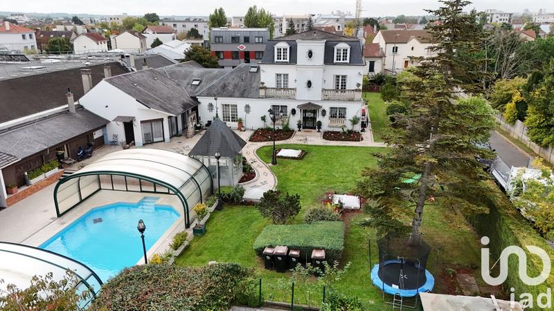 Maison - 390 m² - 11 pièces