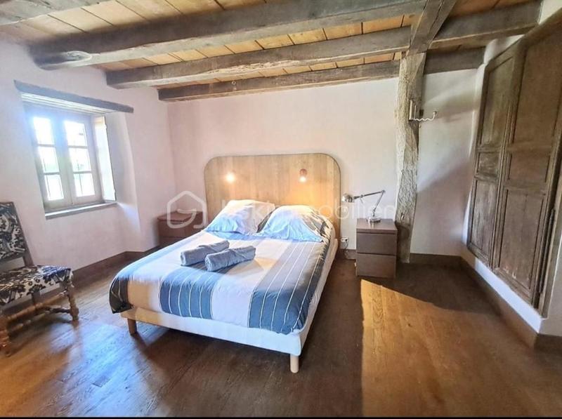 Maison - 240 m² - 9 pièces