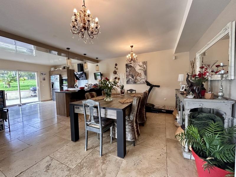 Pavillon - 181 m² - 7 pièces