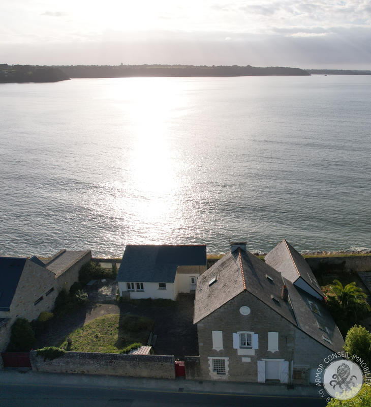 Maison - 207 m² - 7 pièces