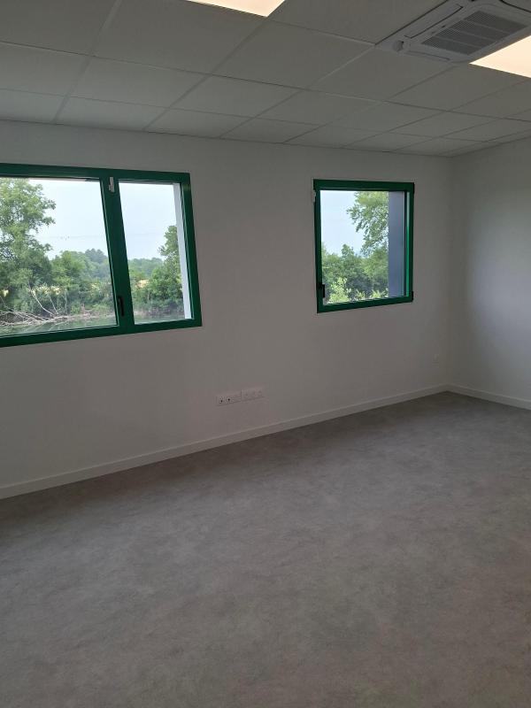 Entrepôt - 91 m² - 2 pièces