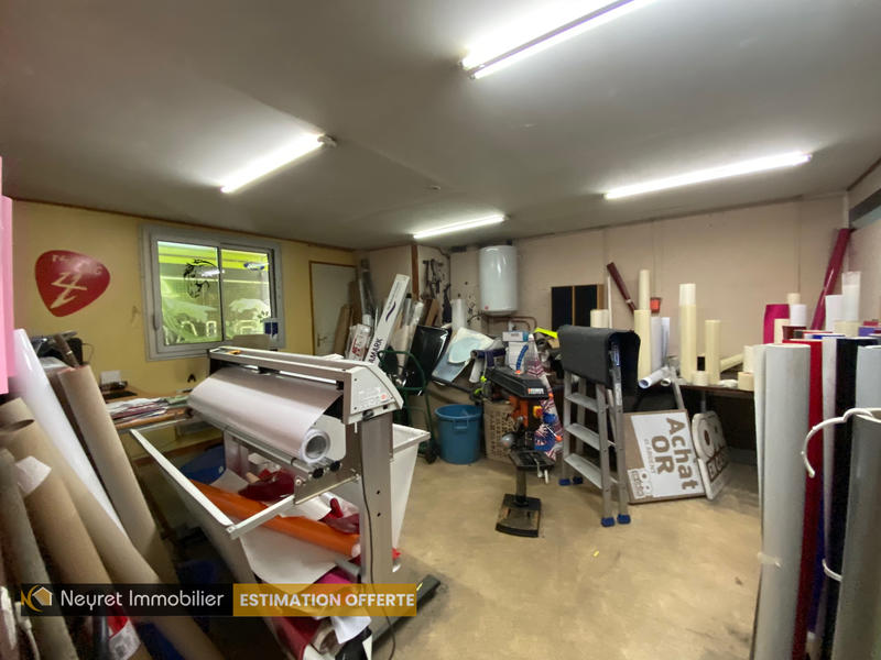 Local d'activités - 253 m²