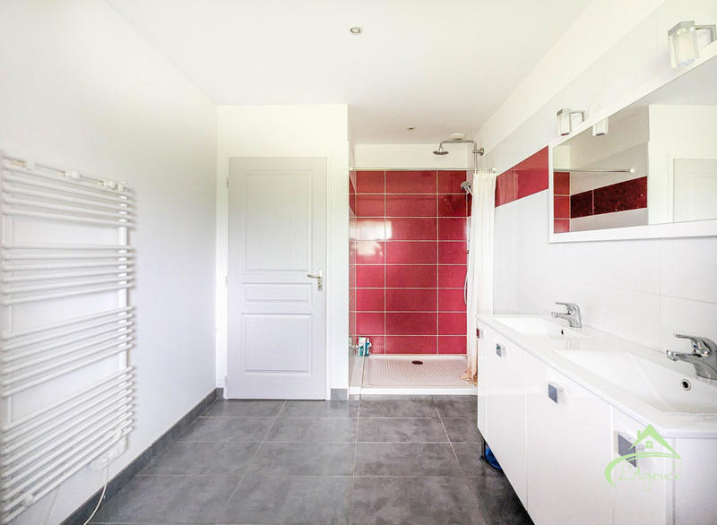 Maison - 261 m² - 8 pièces