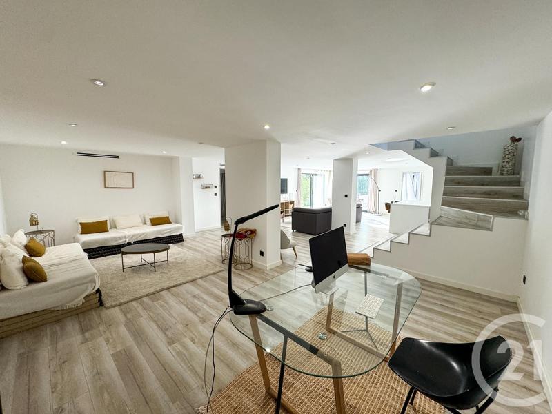 Maison - 304 m² - 7 pièces