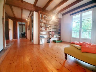 Maison - 220 m² - 9 pièces