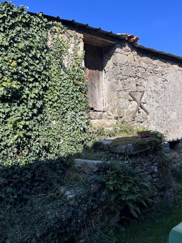 Grange - 196 m² - 1 pièce