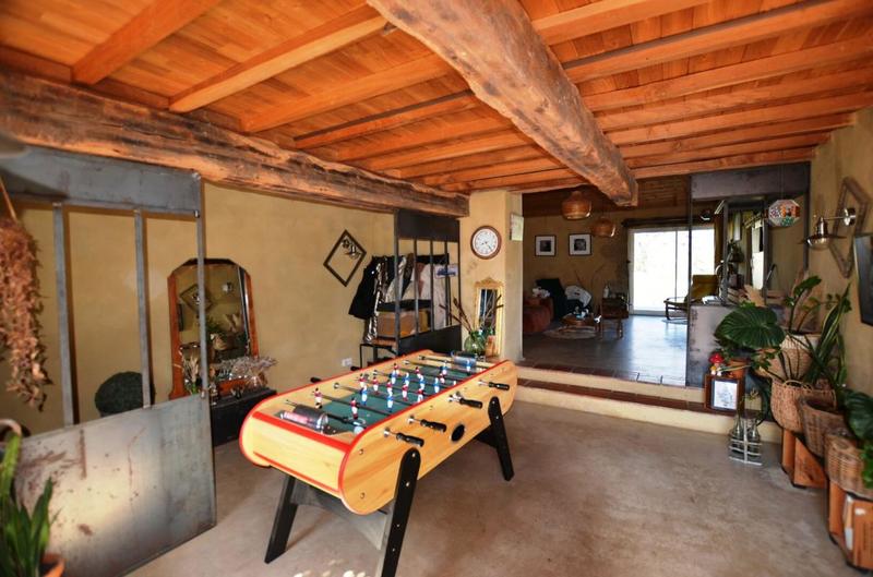 Propriété - 217 m² - 9 pièces