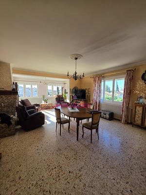 Maison - 220 m² - 6 pièces