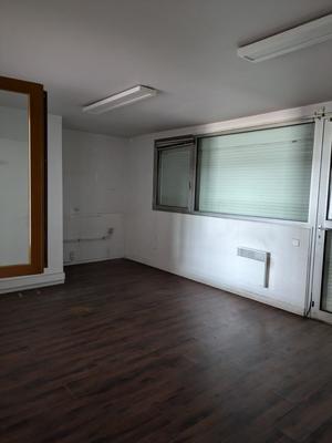 Local d'activité / Entrepôt - 135 m² - 2 pièces