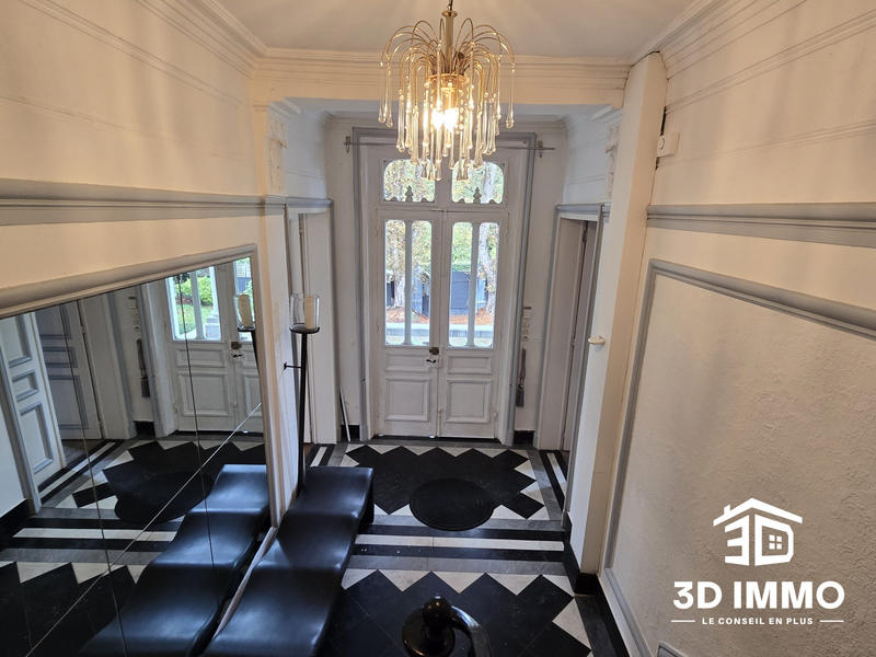 Maison - 277 m² - 9 pièces