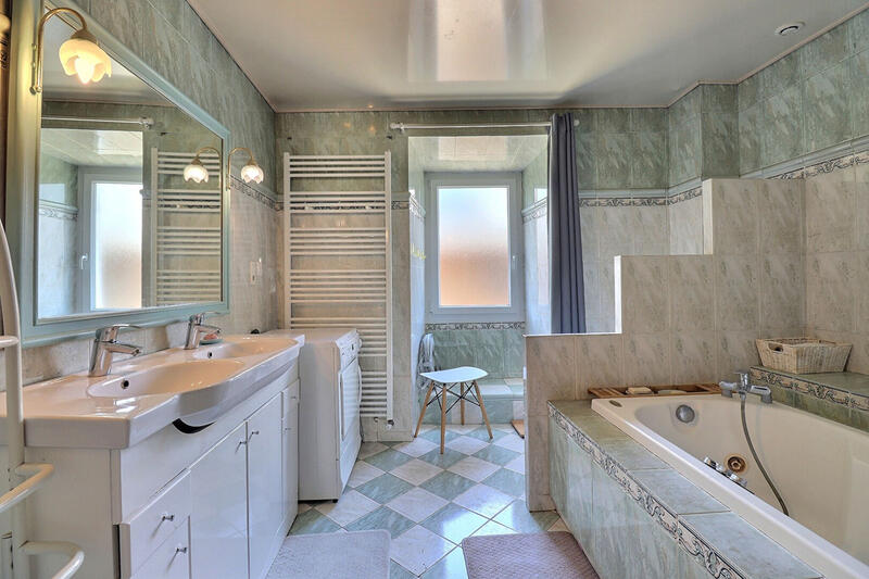 Appartement - 134 m² - 6 pièces