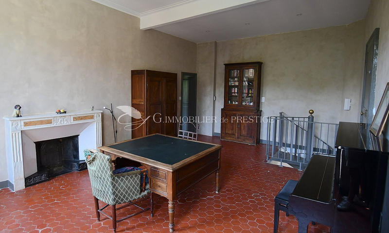 Propriété - 500 m² - 15 pièces