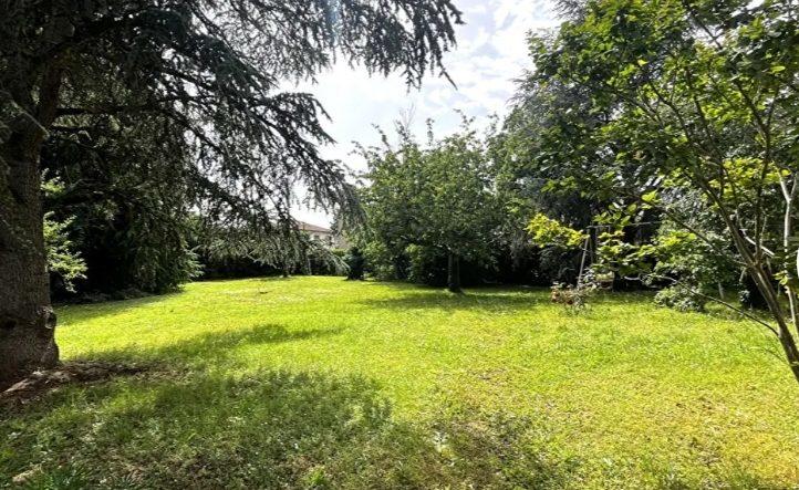 Maison traditionnelle - 240 m² - 10 pièces