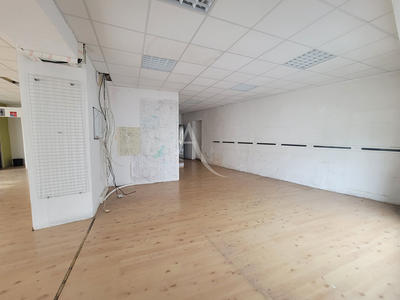 Local commercial - 148 m² - 3 pièces