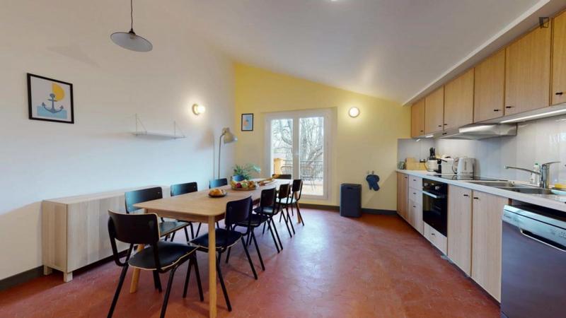 Chambre - 11 m² - 15 pièces