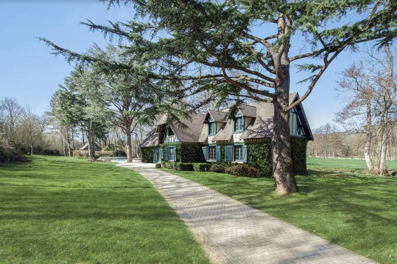 Propriété - 240 m² - 7 pièces