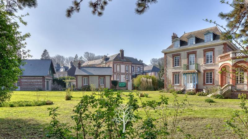 Villa - 336 m² - 13 pièces