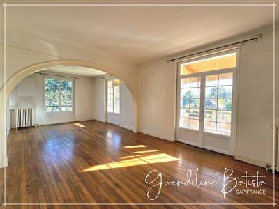 Maison bourgeoise - 240 m² - 10 pièces