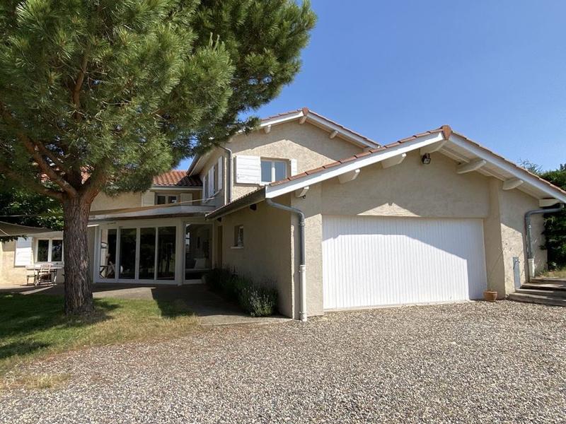 Maison traditionnelle - 285 m² - 10 pièces