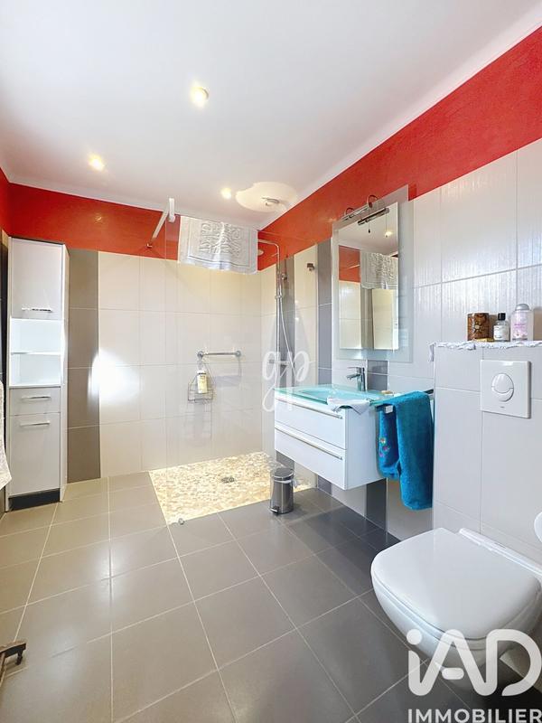 Maison - 233 m² - 7 pièces